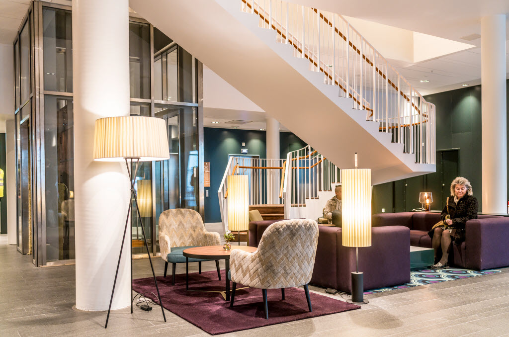 Photo by: Karl Gabor Lobby